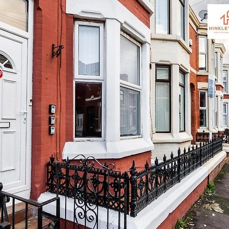 Supersized House 6 Beds Sleeps 14 W Garden & Carpark By Hinkley Homes Short Lets & Serviced Accommodation Liverpool Exterior photo